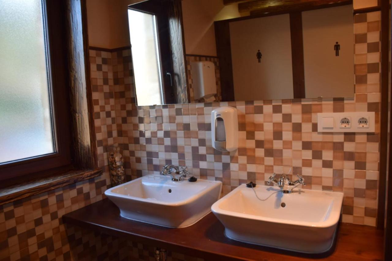 O Cabanel Albergue-Bar Villastose Εξωτερικό φωτογραφία
